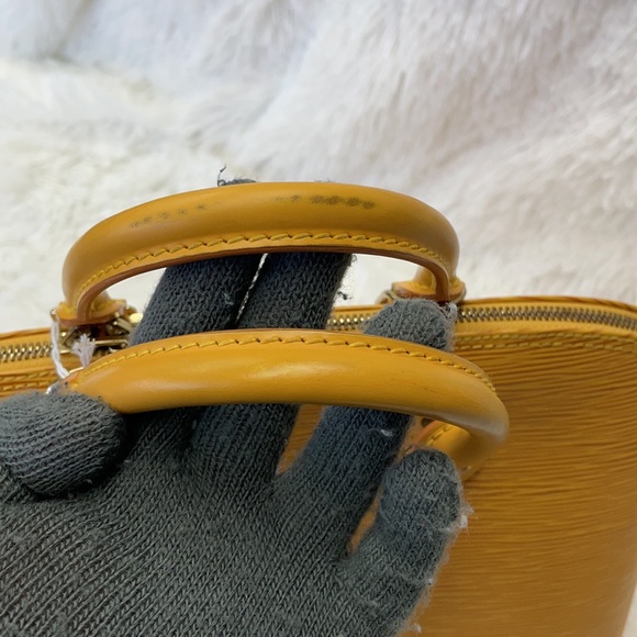 LOUIS VUITTON EPI ALMA PM CITRON AR0947 ‼️FINAL DROP‼️ - Picture 10 of 16